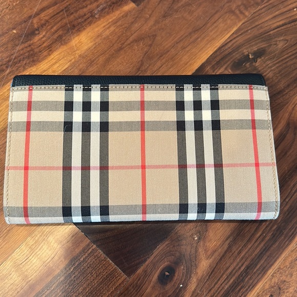Burberry vintage check wallet with detachable strap - almost new - Picture 3 of 7